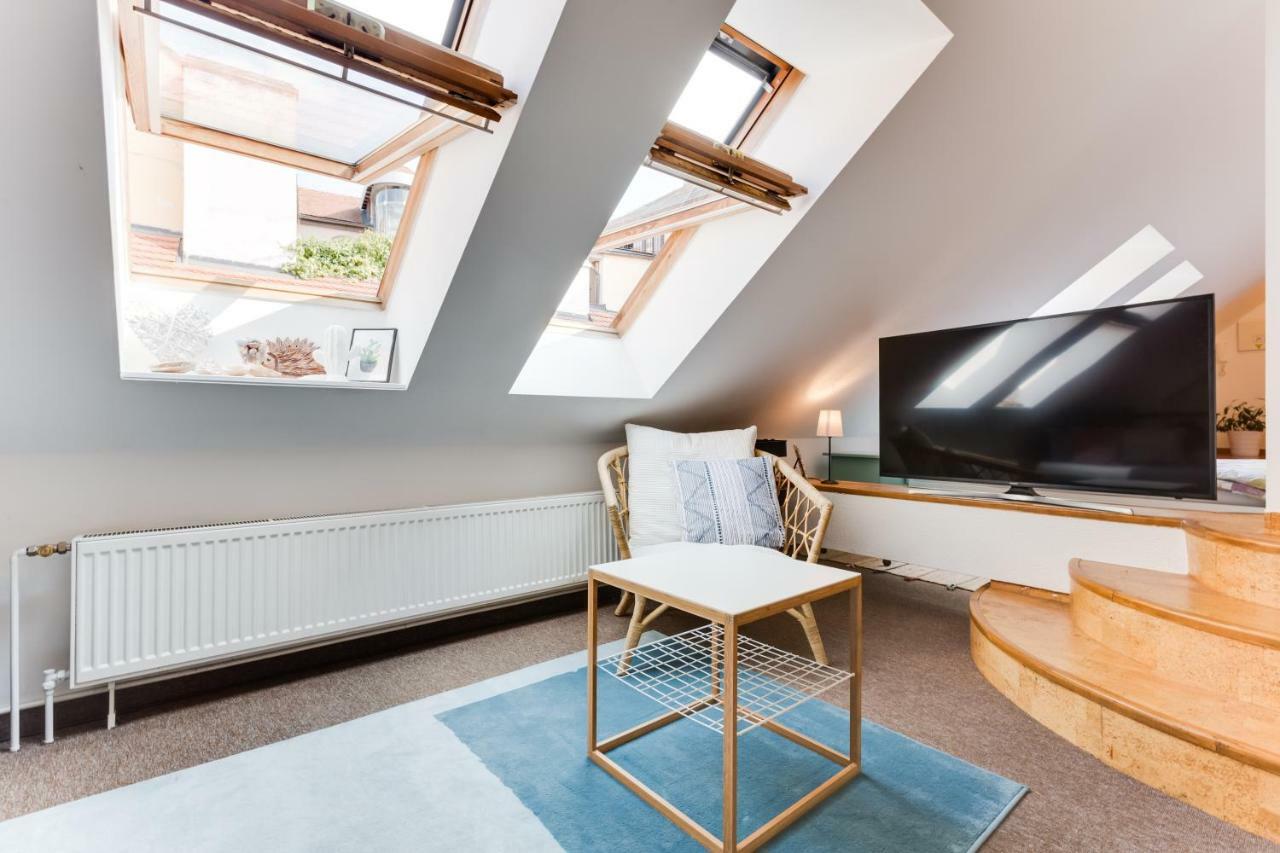 Charles Bridge Loft Apartment *